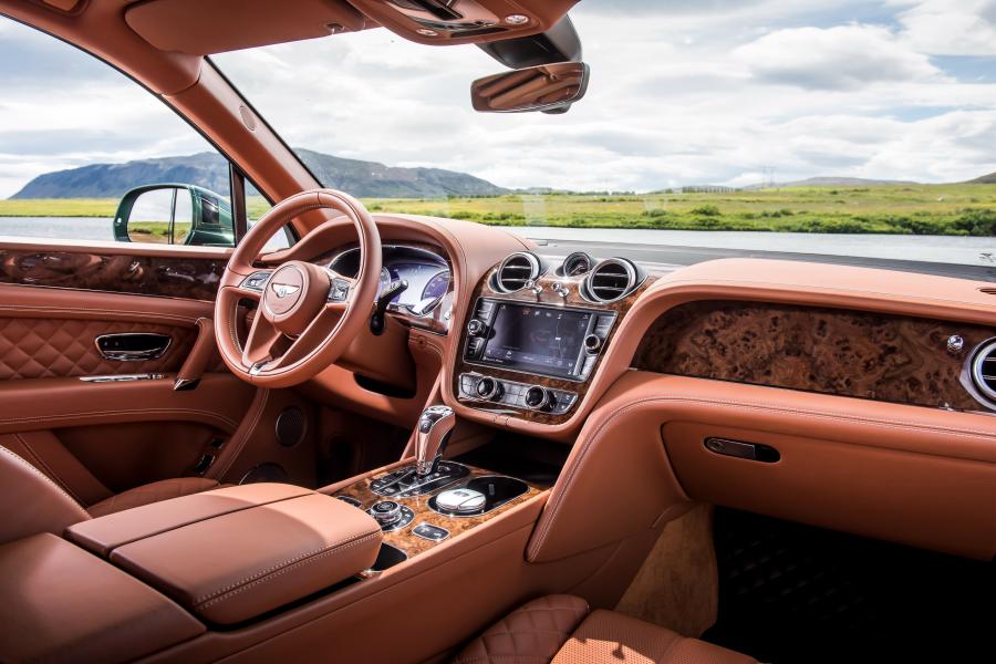 Интерьер Bentley Bentayga Fly Fishing by Mulliner 2016 года  (фото 3 из 16)